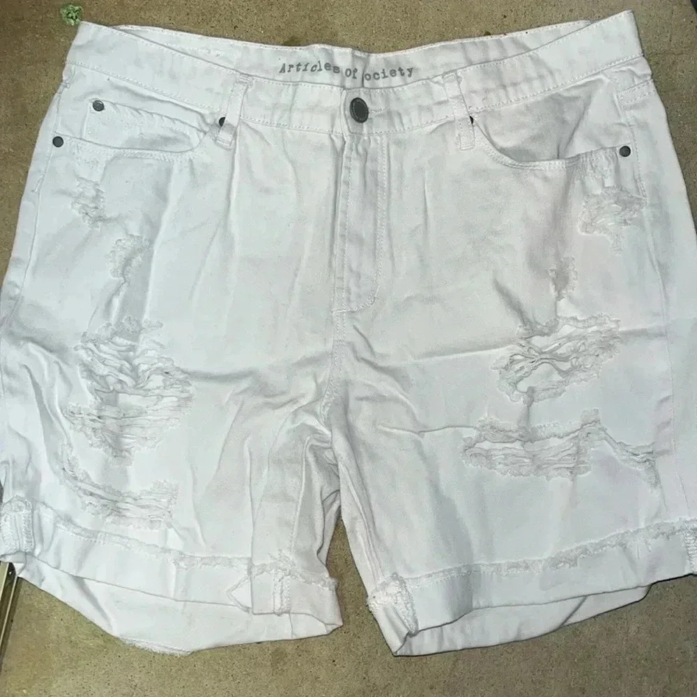 Articles of Society White Distressed Cuffed Denim Shorts. Size 32. 14/ XL